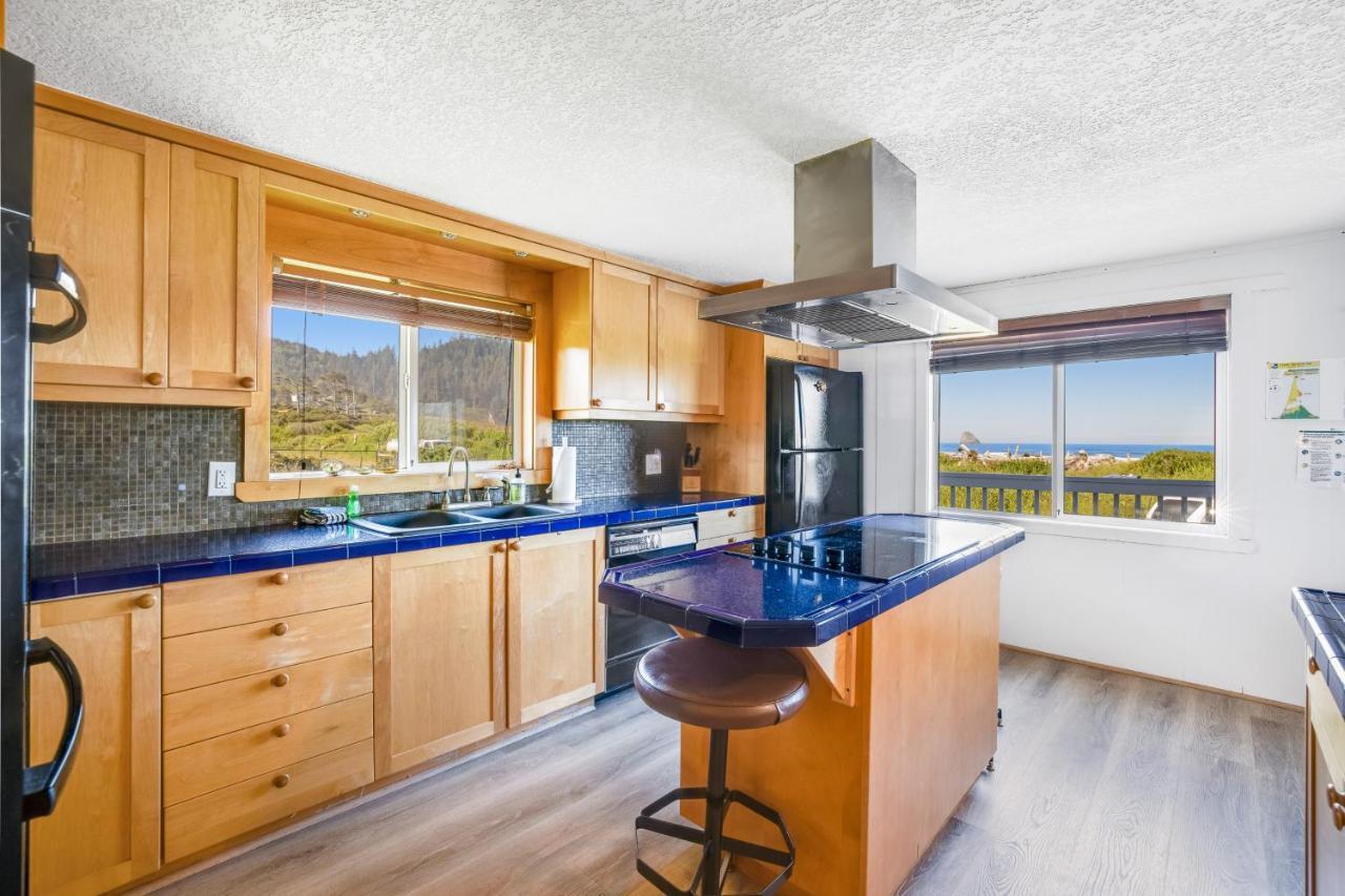 Cape Meares Beach Getaway Экстерьер фото